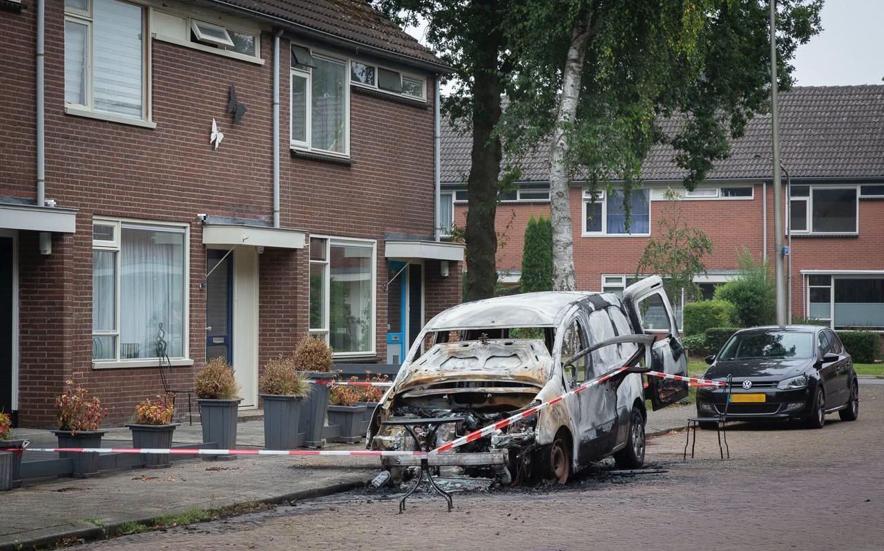 Het wrak dat nog over is na de brand aan de Helios in Hoogeveen.