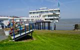Het Eemshotel aan de Zeedijk in Delfzijl. FOTO ARCHIEF DVHN