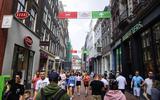 De Kalverstraat in Amsterdam.