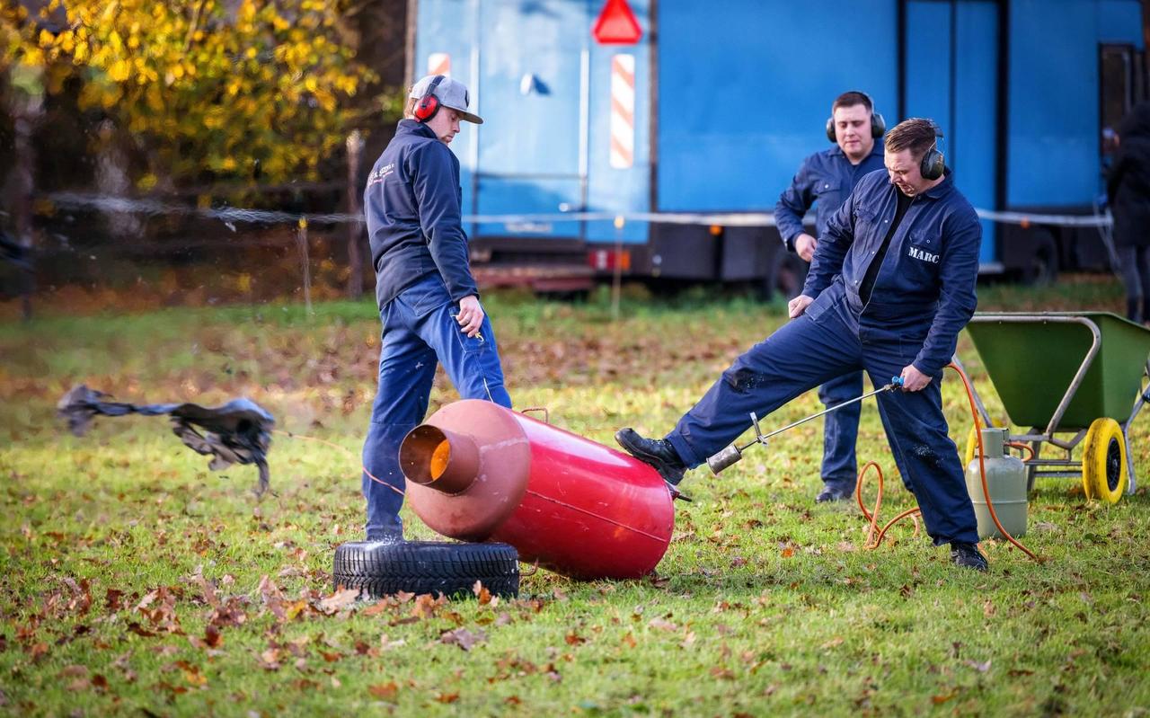 Er mogen maximaal vier personen aanwezig zijn bij het carbidschieten in Drenthe Er mogen maximaal vier personen aanwezig zijn bij het carbidschieten in Drenthe