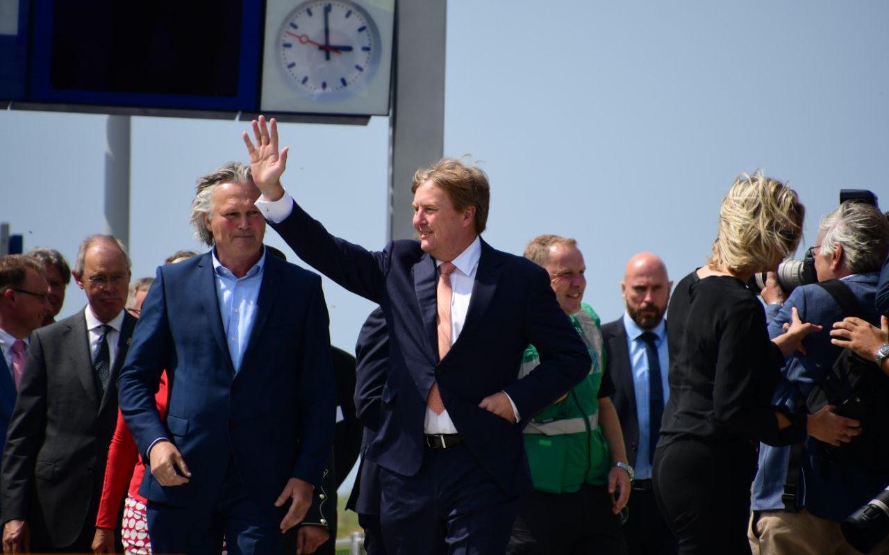 Koning opent spoorlijn tussen Roodeschool en Eemshaven - Dagblad van het Noorden - Dagblad van het N