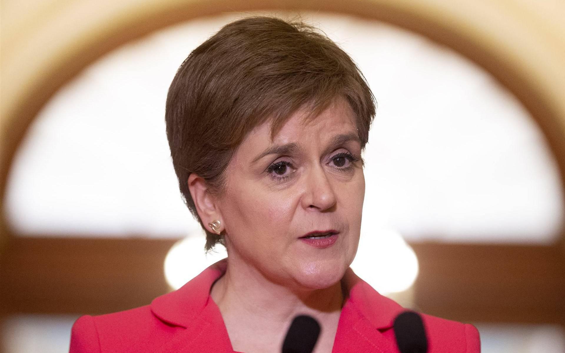 BBC: Schotse premier Nicola Sturgeon stapt op