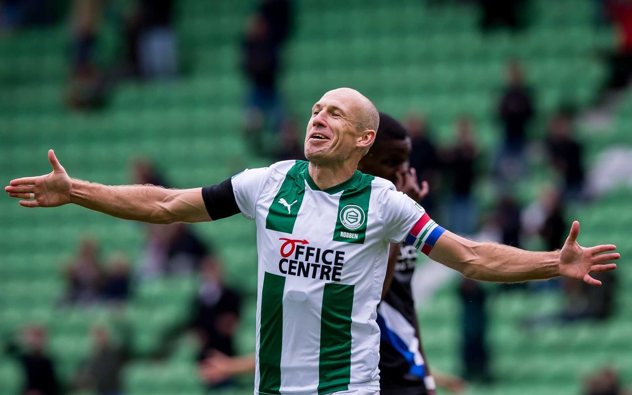 Arjen Robben tijdens de vriendschappelijke wedstrijd tussen FC Groningen en Arminia Bielefeld in het Hitachi Capital Mobility stadion. Arjen Robben tijdens de vriendschappelijke wedstrijd tussen FC Groningen en Arminia Bielefeld in het Hitachi Capital Mobility stadion.