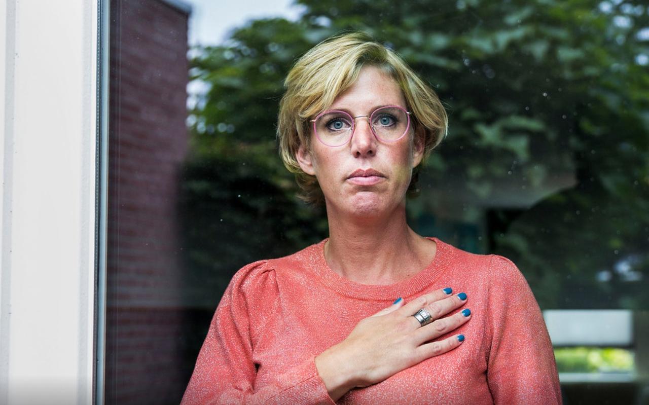Annebé(39) is hartpatiënt nadat ze het coronavirus opliep en moet nu elke dag medicijnen slikken. Annebé(39) is hartpatiënt nadat ze het coronavirus opliep en moet nu elke dag medicijnen slikken.