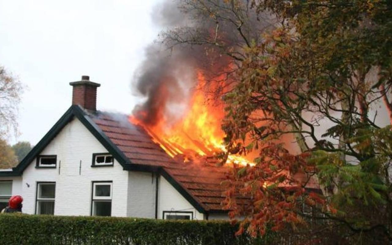 De woningbrand in Westerlee waar te weinig water voorhanden bleek. Foto: Archief DvhN/De Vries Media De woningbrand in Westerlee waar te weinig water voorhanden bleek. Foto: Archief DvhN/De Vries Media