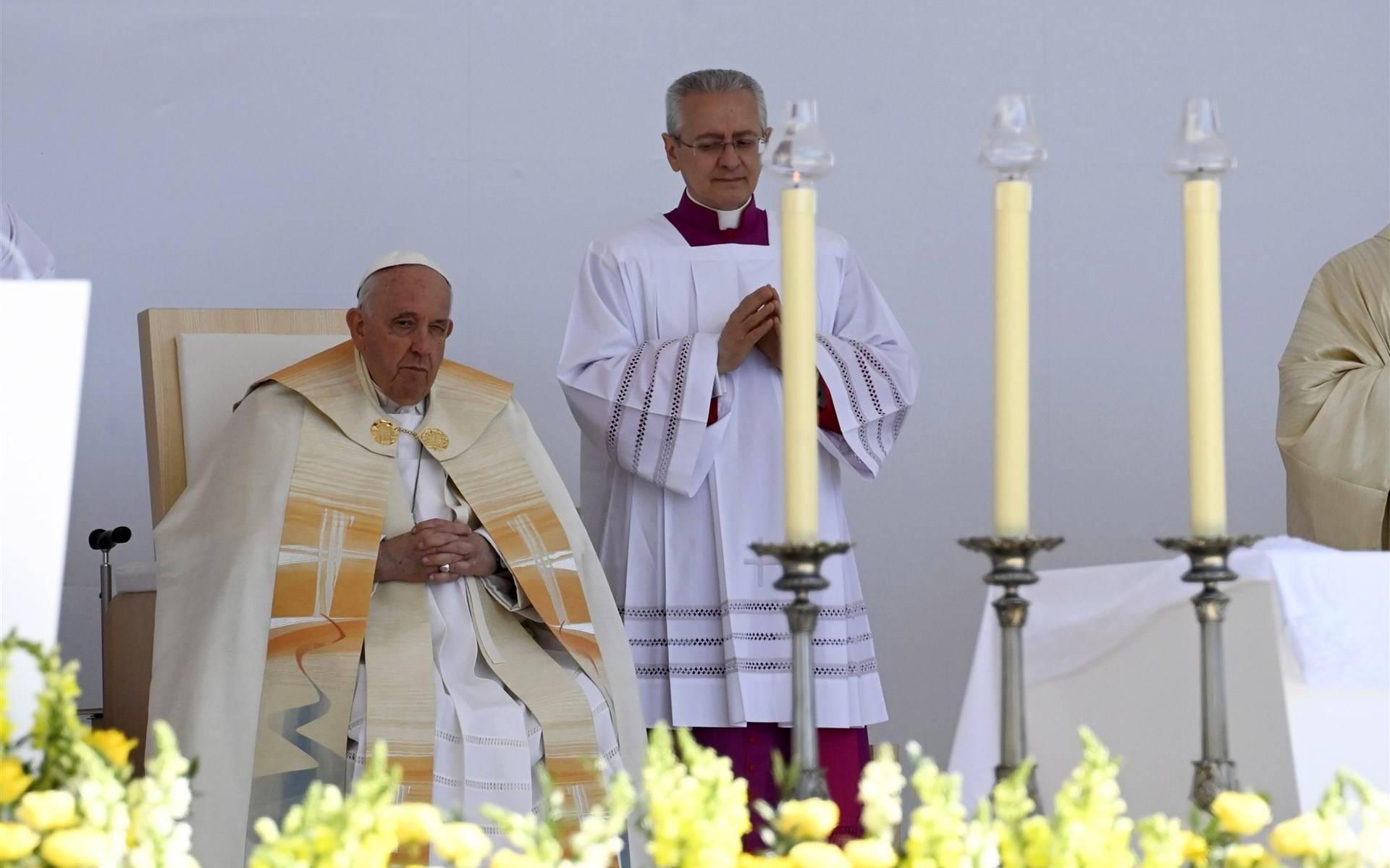 Paus aan Hongaren: laat de deur open voor migranten.