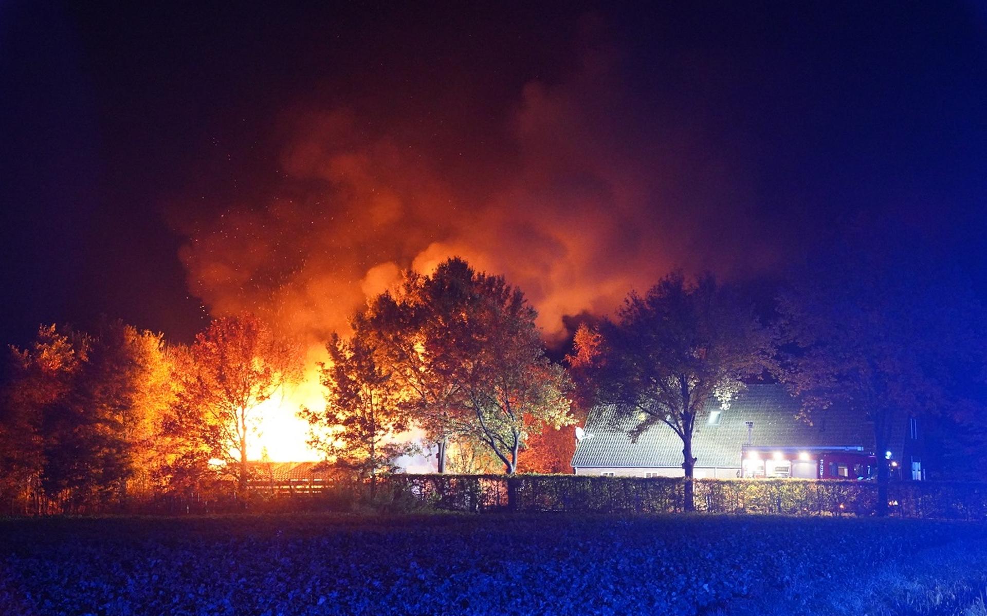 Brand in schuur bij woning in Roswinkel