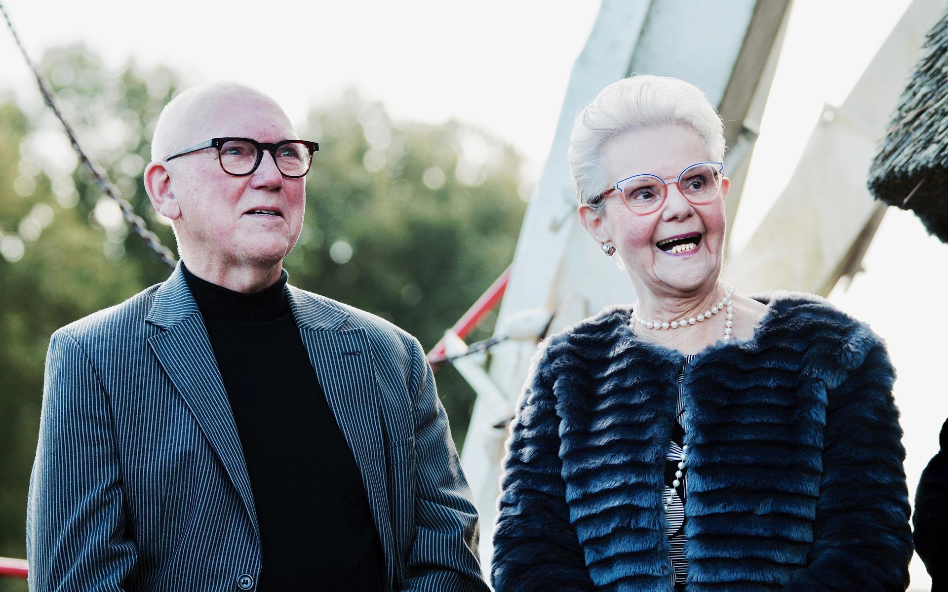 Echtpaar uit Nieuw-Weerdinge bezoekt na vijftig jaar de plek van hun huwelijksaanzoek. Henk (74) gin