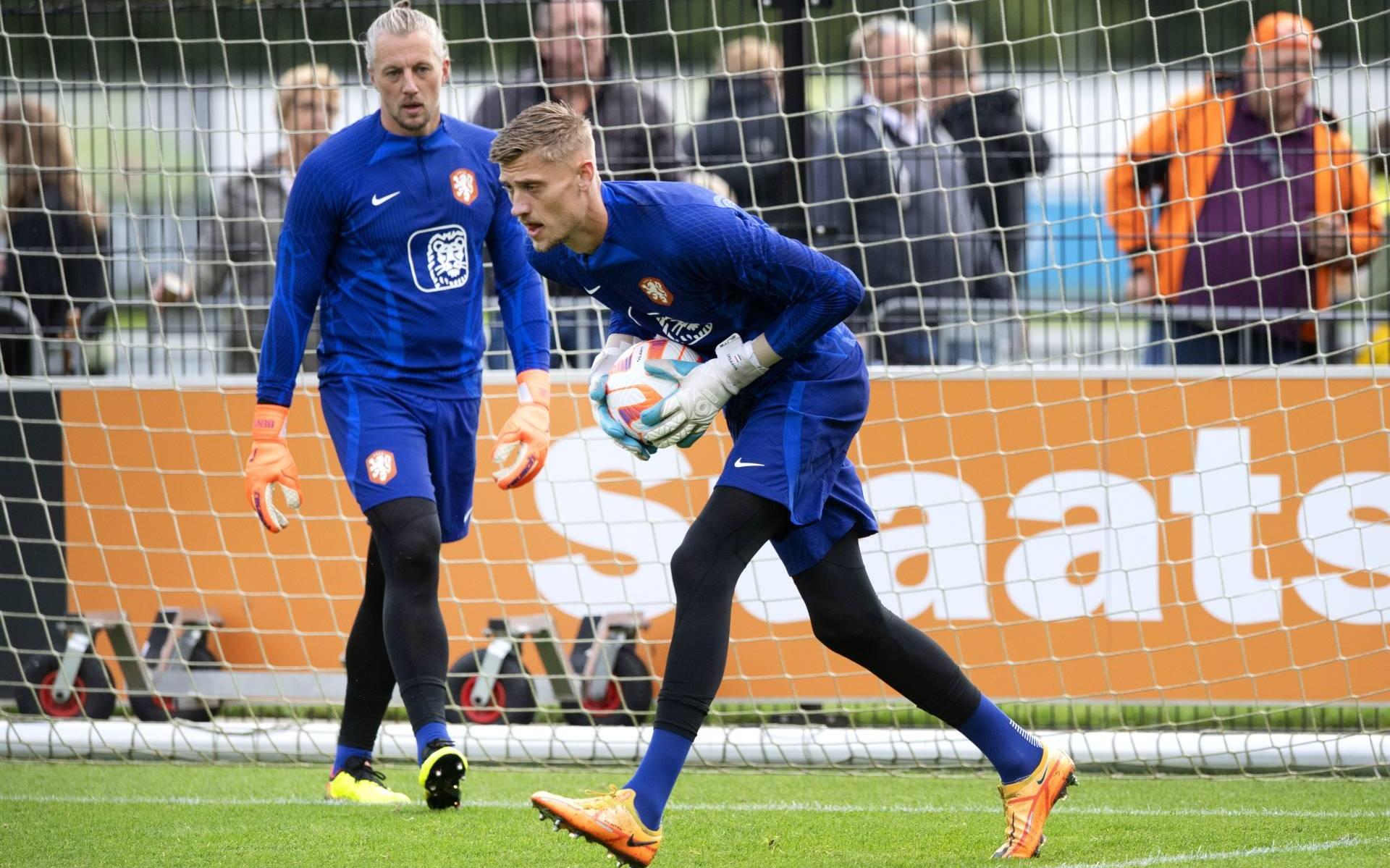 Oranje-doelman Noppert tegen Polen op tribune