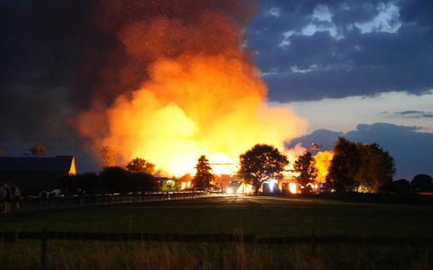 Brand in boerderij in Oosternieland.