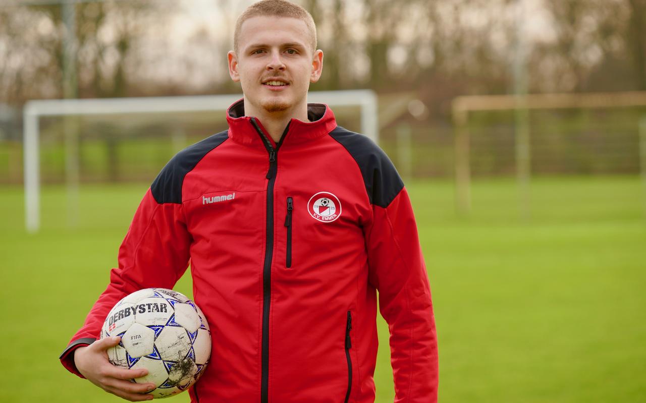 Spits Henk Teuben (20) wil zijn basisplaats bij vv Emmen vasthouden. Spits Henk Teuben (20) wil zijn basisplaats bij vv Emmen vasthouden.