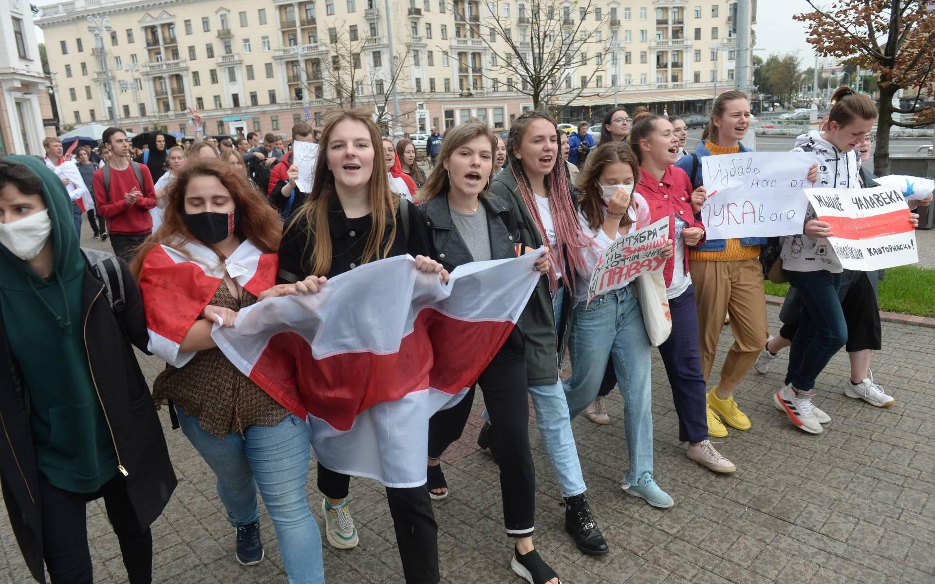 Duizenden Wit-Russische vrouwen de straat op tegen Loekasjenko