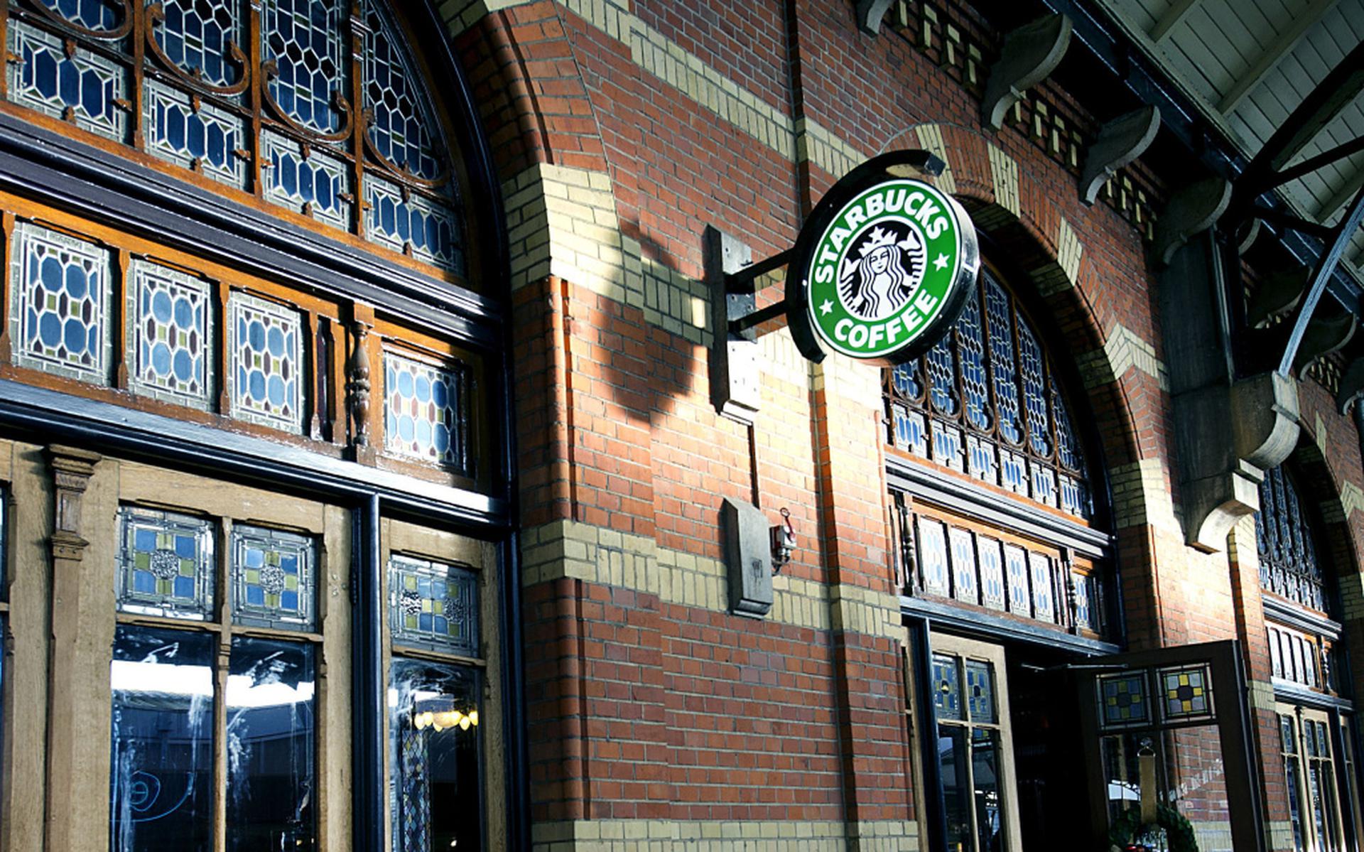 Dwarse jongeren boycotten Starbucks Groningen