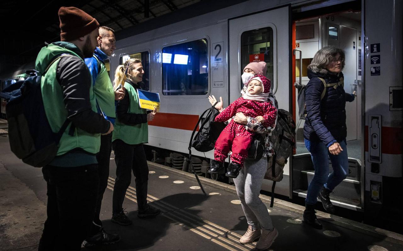 Gevluchte Oekraïners komen aan in Nederland.