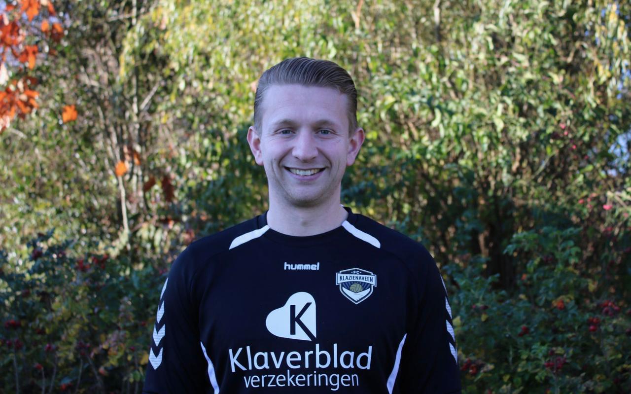 Jesse Habing is sinds drie jaar weer helemaal hersteld van een enkelblessure. Dat hield de 27-jarige spits van FC Klazienaveen jarenlang aan zijlijn, maar inmiddels scoort hij aan de lopende band. Jesse Habing is sinds drie jaar weer helemaal hersteld van een enkelblessure. Dat hield de 27-jarige spits van FC Klazienaveen jarenlang aan zijlijn, maar inmiddels scoort hij aan de lopende band.