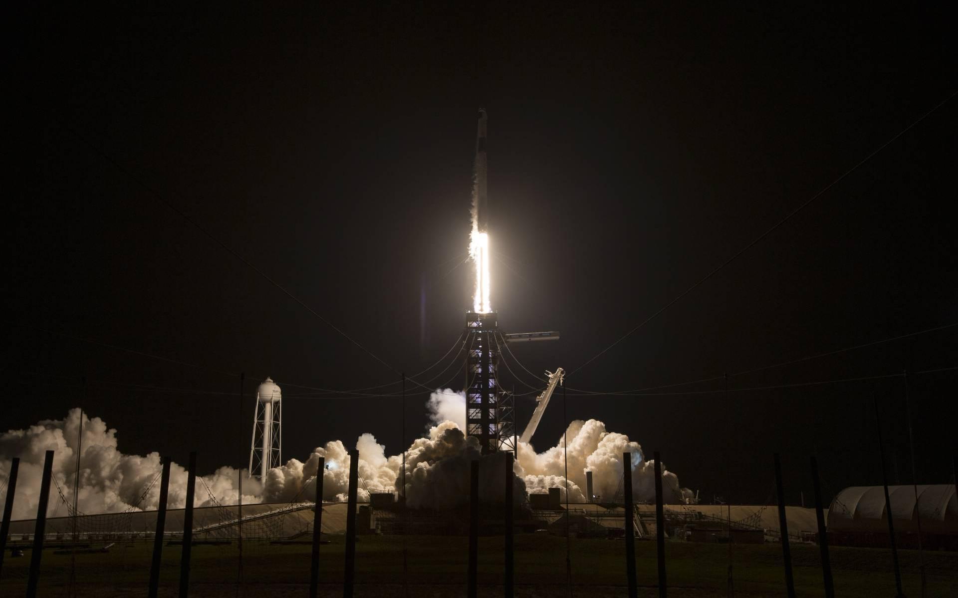 Vier astronauten landen veilig op aarde na half jaar in ISS - Dagblad van het Noorden