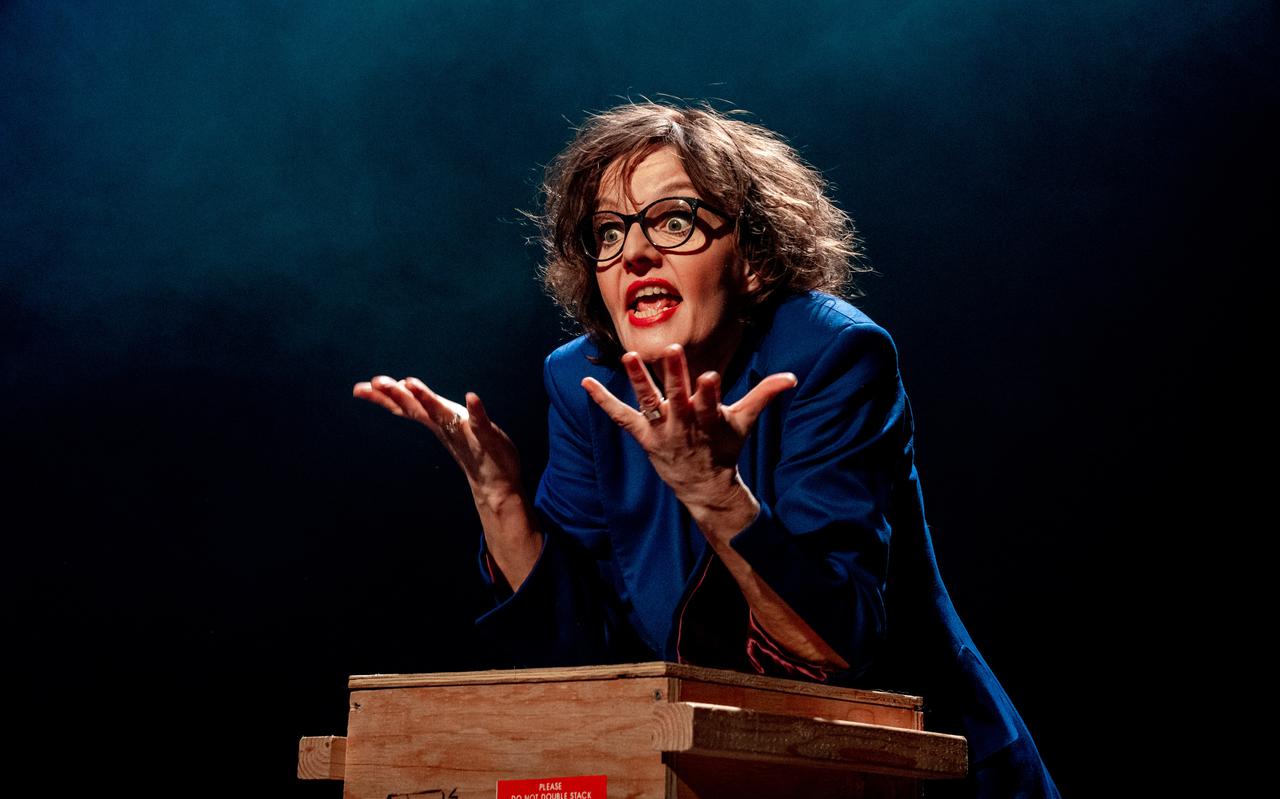 Sanne Wallis de Vries in de voorstelling 'Kom'. 