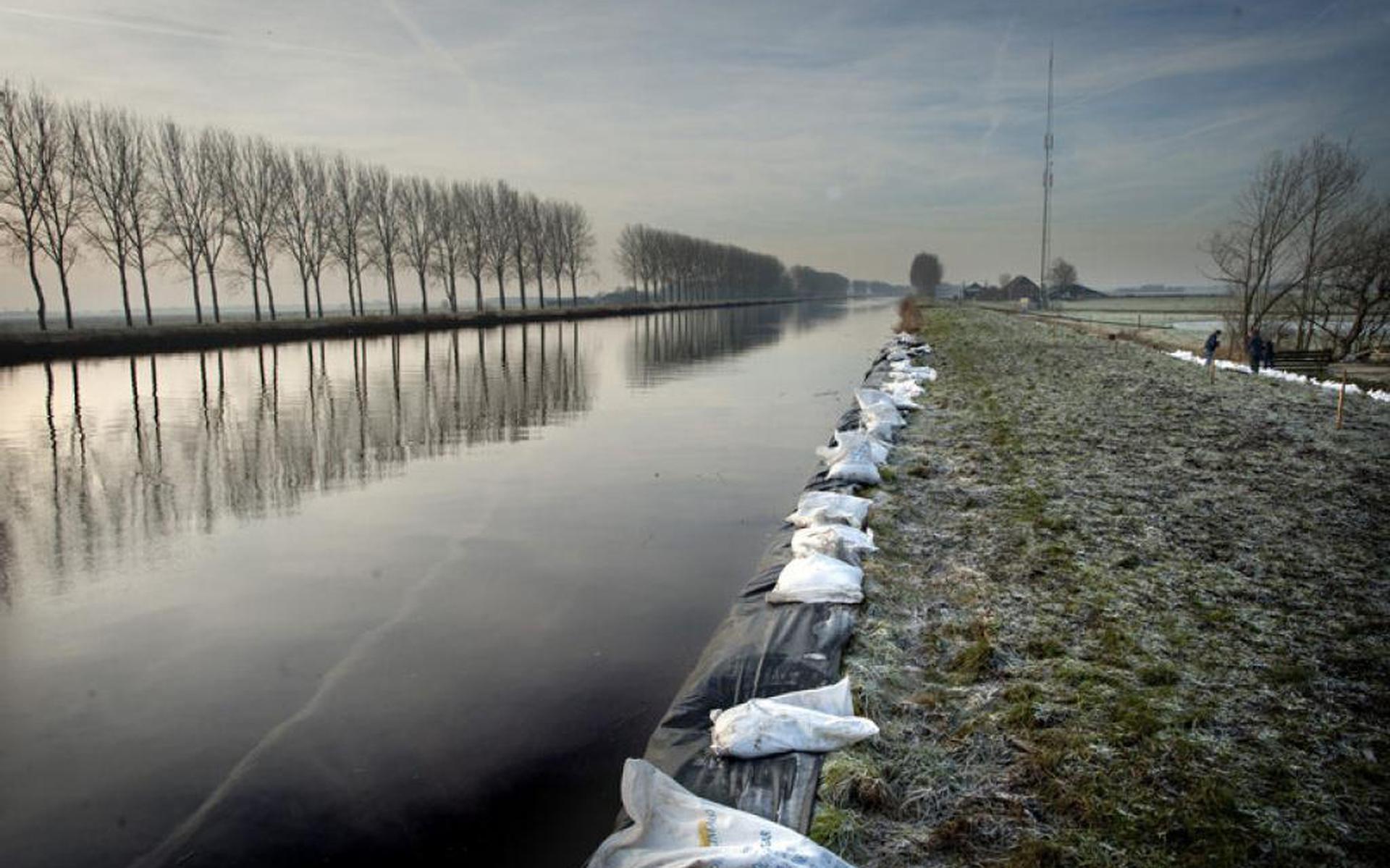 Waterkering Eemskanaal Weerstaat Bevingen - Dagblad Van Het Noorden