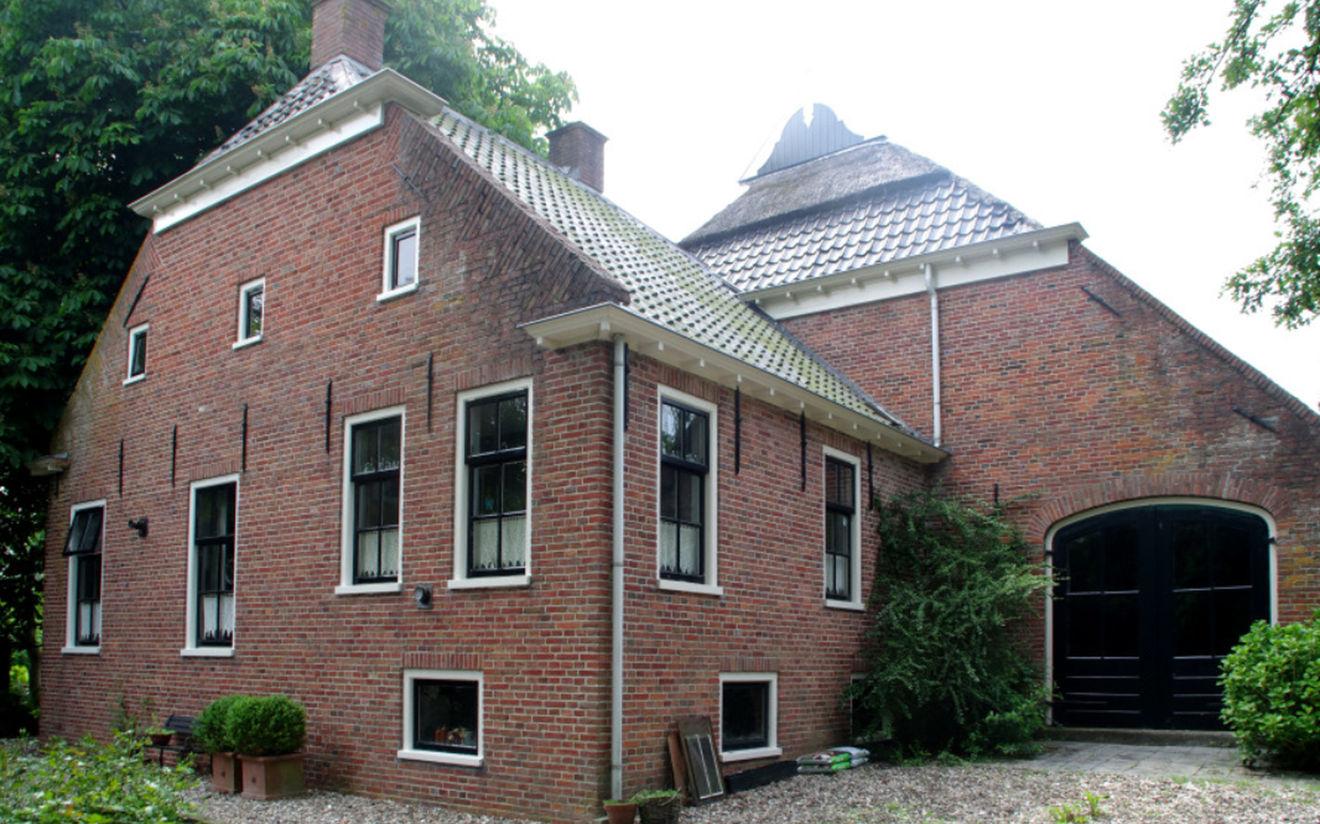 De boerenhoeve zoals getoond in de kunst- en architectuurgids Staat in Eemsdelta.