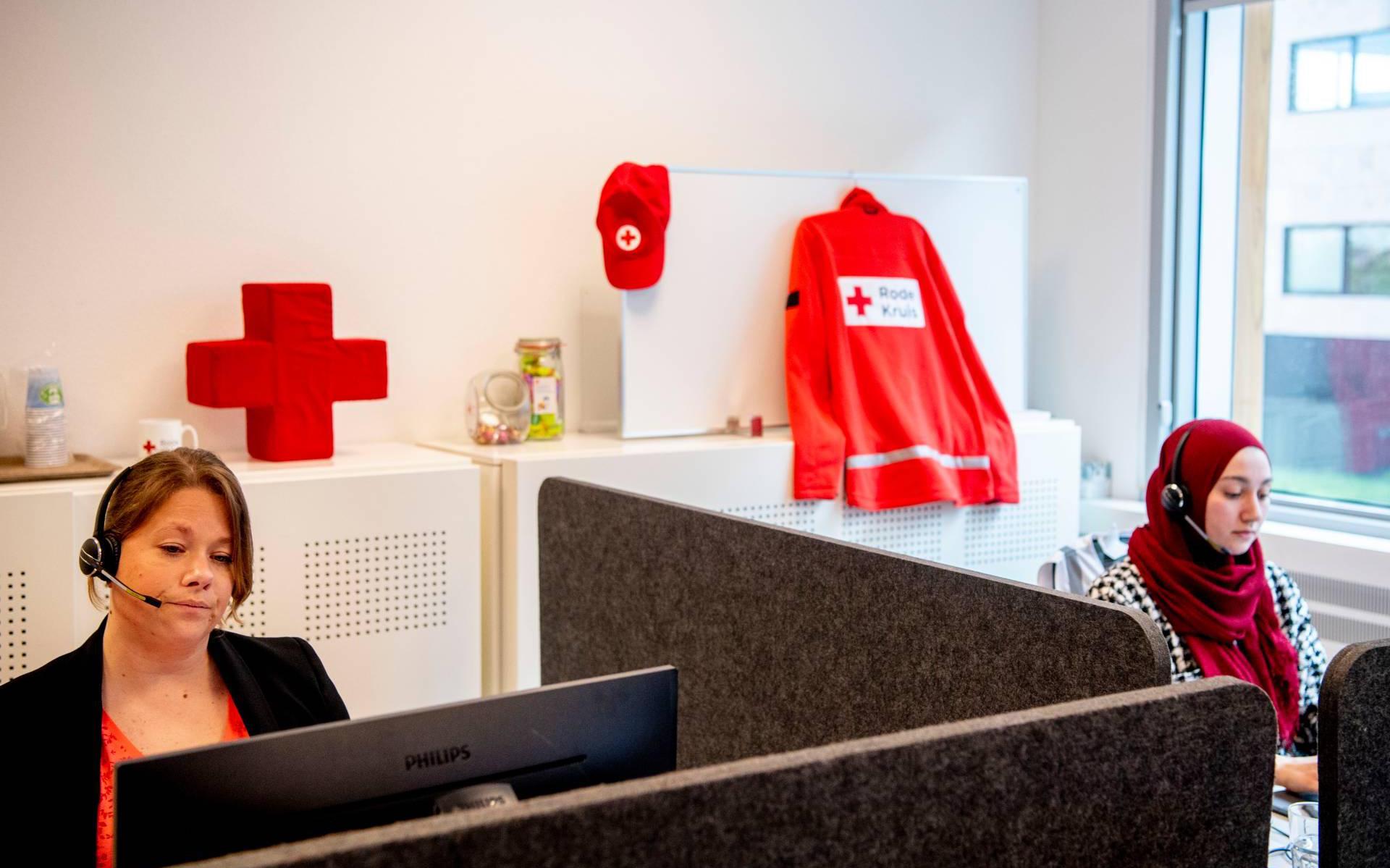 Hulplijn anderstaligen Rode Kruis open tijdens persco Rutte