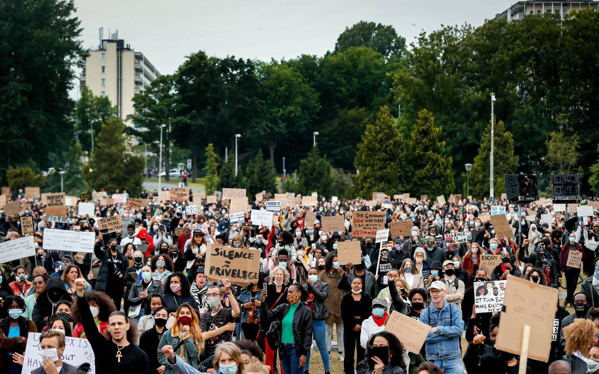 Duizenden Demonstreren Tegen Racisme In Amsterdam - Dagblad Van Het Noorden