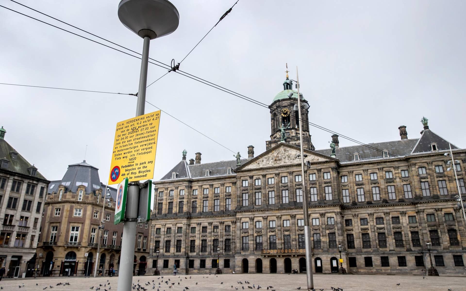 Oproep om poster voor het raam te hangen op 4 en 5 mei