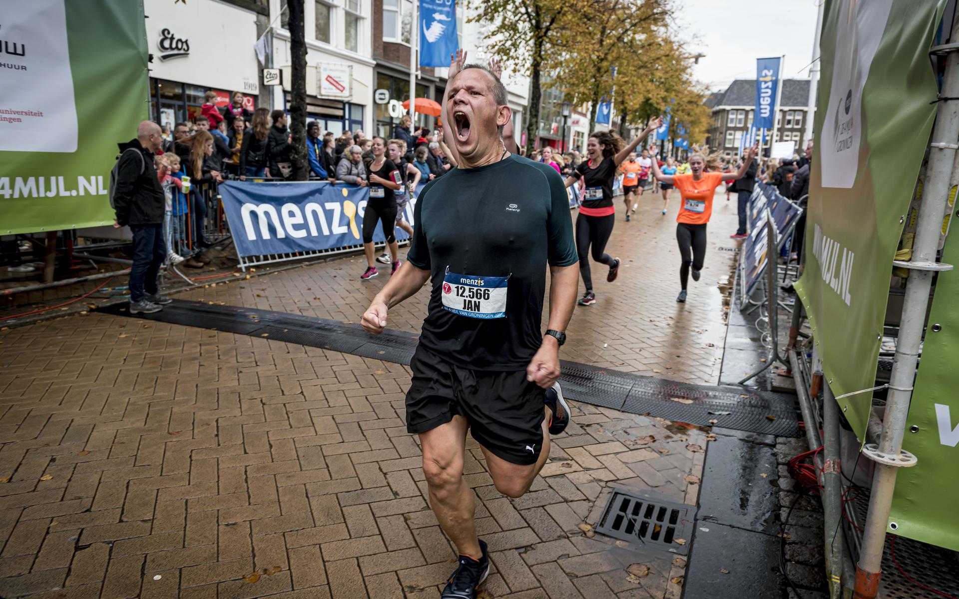 DVHN-verslaggever Jan Schlimbach volbrengt met pijn en moeite de 4Mijl van 2019. Test je kennis van het loopevenement in de 4Mijl quiz.