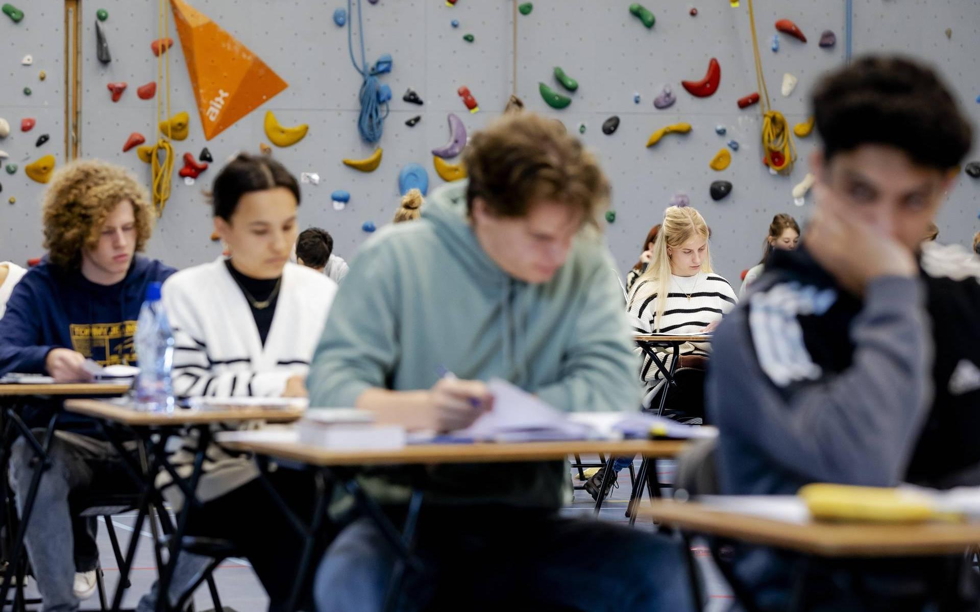 Middelbare scholieren krijgen uitslag eerste tijdvak eindexamens