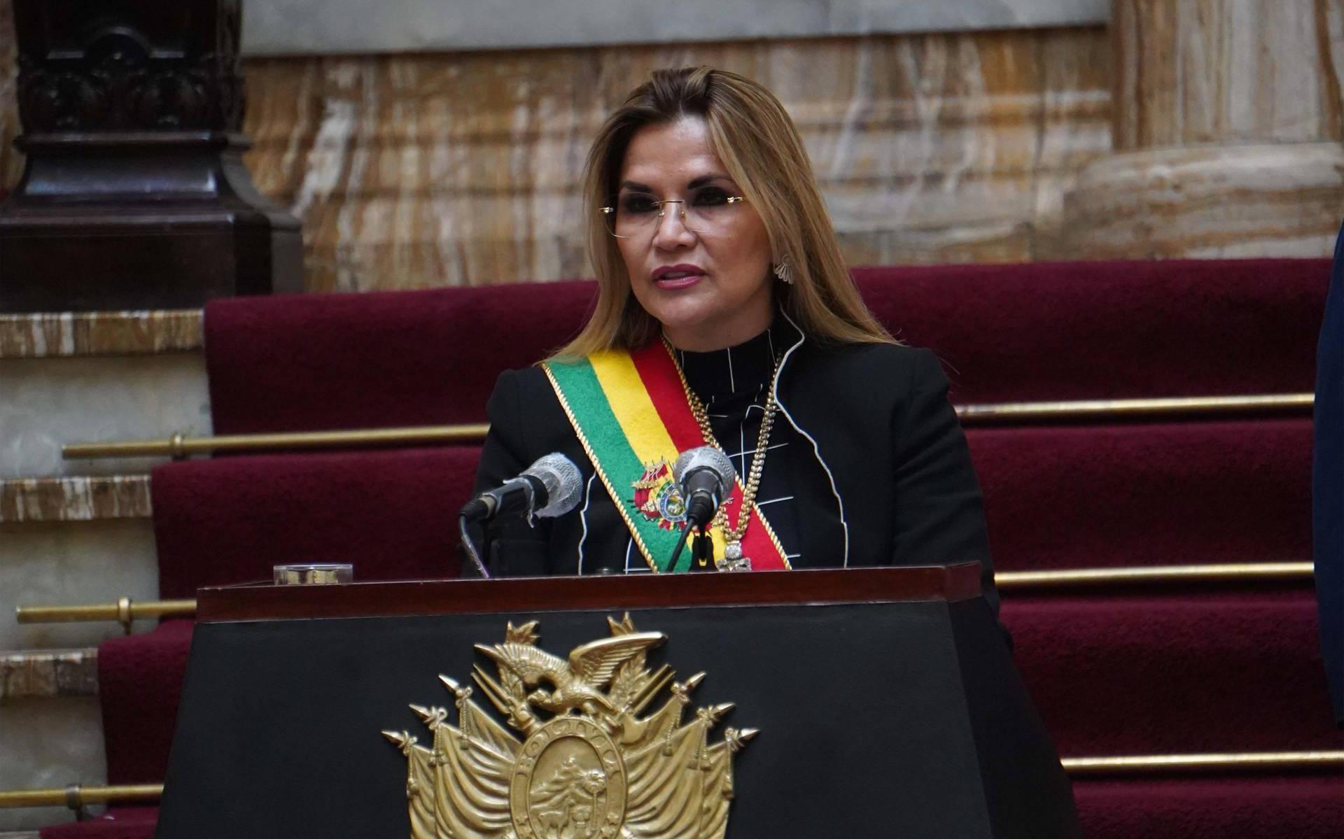 Boliviaanse interim-president trekt zich terug uit verkiezingen