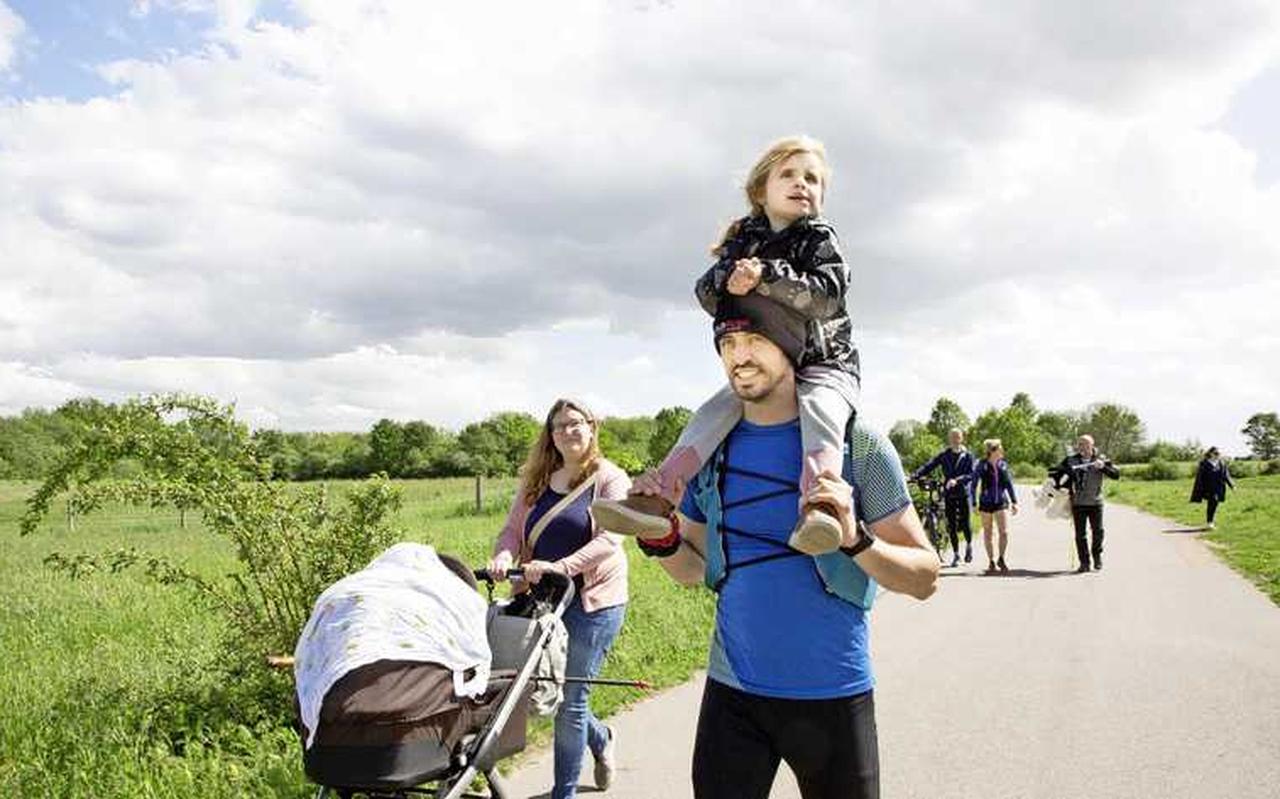 Bij de finish werd Björn opgewacht door zijn trotse gezin. Natuurlijk mocht Maja op papa’s schouders. Bij de finish werd Björn opgewacht door zijn trotse gezin. Natuurlijk mocht Maja op papa’s schouders.