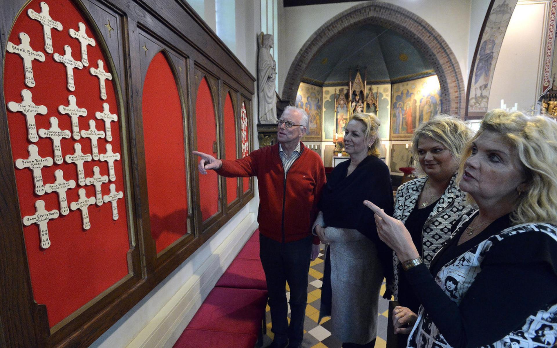 Een kerkhof in een zee van lichtjes - Dagblad van het Noorden