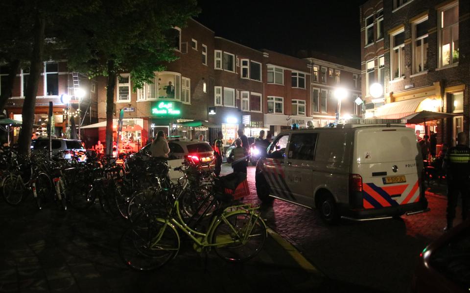 De politie rukt uit naar de Blekerstraat in Groningen