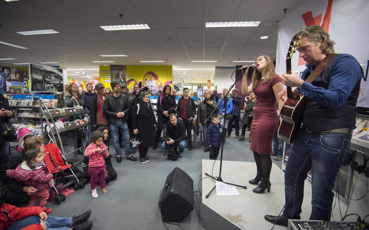 ‘Maar wat zingt dit meisje mooi!' ‘Maar wat zingt dit meisje mooi!'