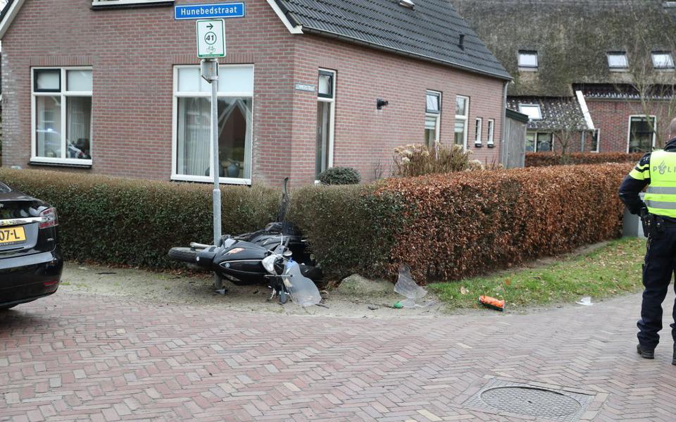 Scooterrijder na aanrijding in Borger naar ziekenhuis.