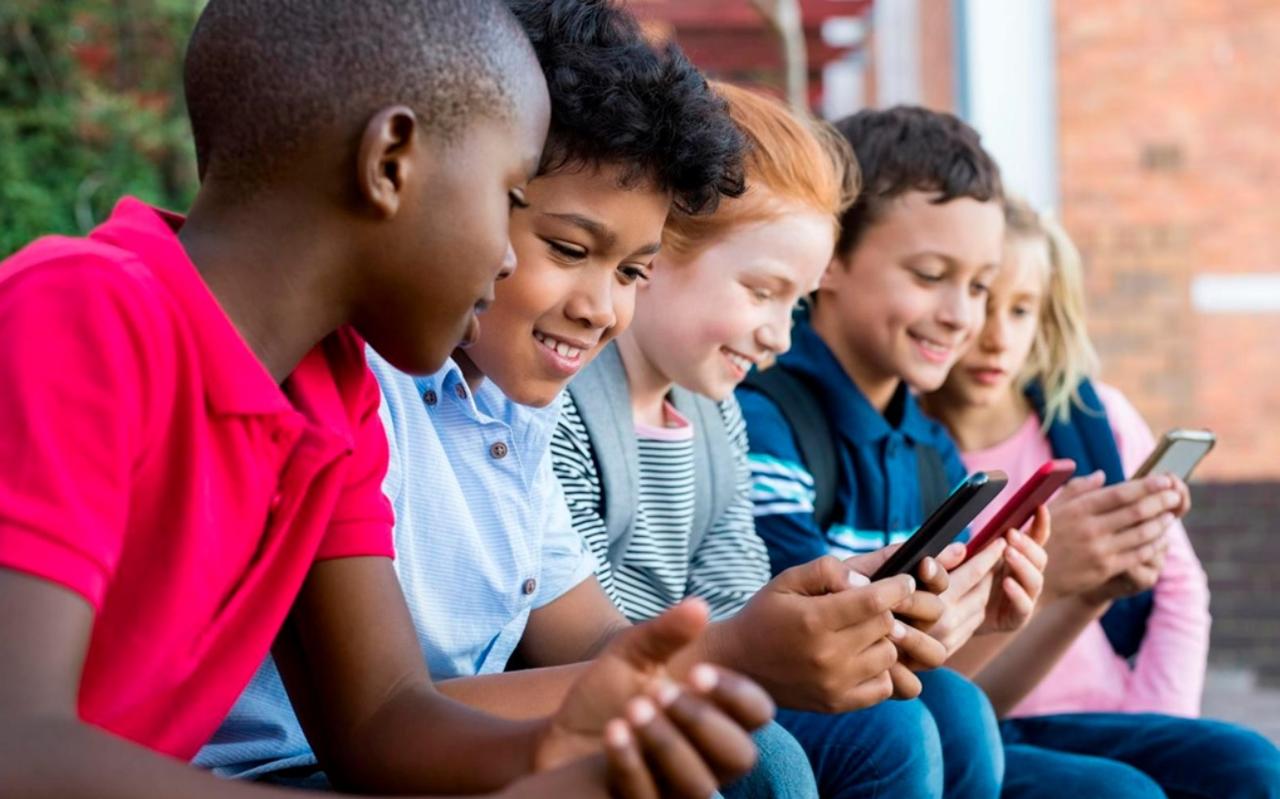 Brawl Stars is bij kinderen een ongekend populair spelletje voor op de smartphone en tablet. Geen bloed, grappig vormgegeven en je bent nooit lang dood - het ideale spelletje? Brawl Stars is bij kinderen een ongekend populair spelletje voor op de smartphone en tablet. Geen bloed, grappig vormgegeven en je bent nooit lang dood - het ideale spelletje?