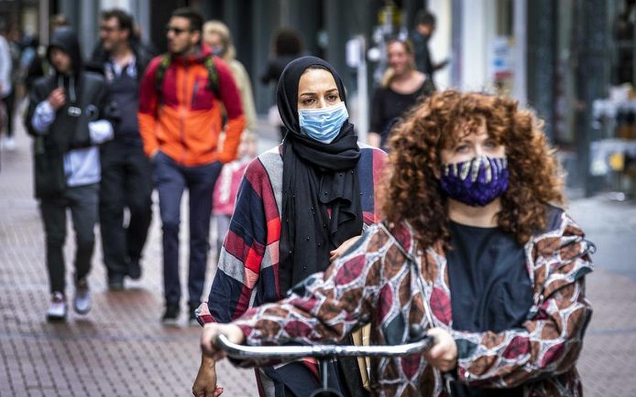 Het zijn vooral de jongeren die een infectie oplopen, blijkt uit de cijfers van het RIVM. Het zijn vooral de jongeren die een infectie oplopen, blijkt uit de cijfers van het RIVM.