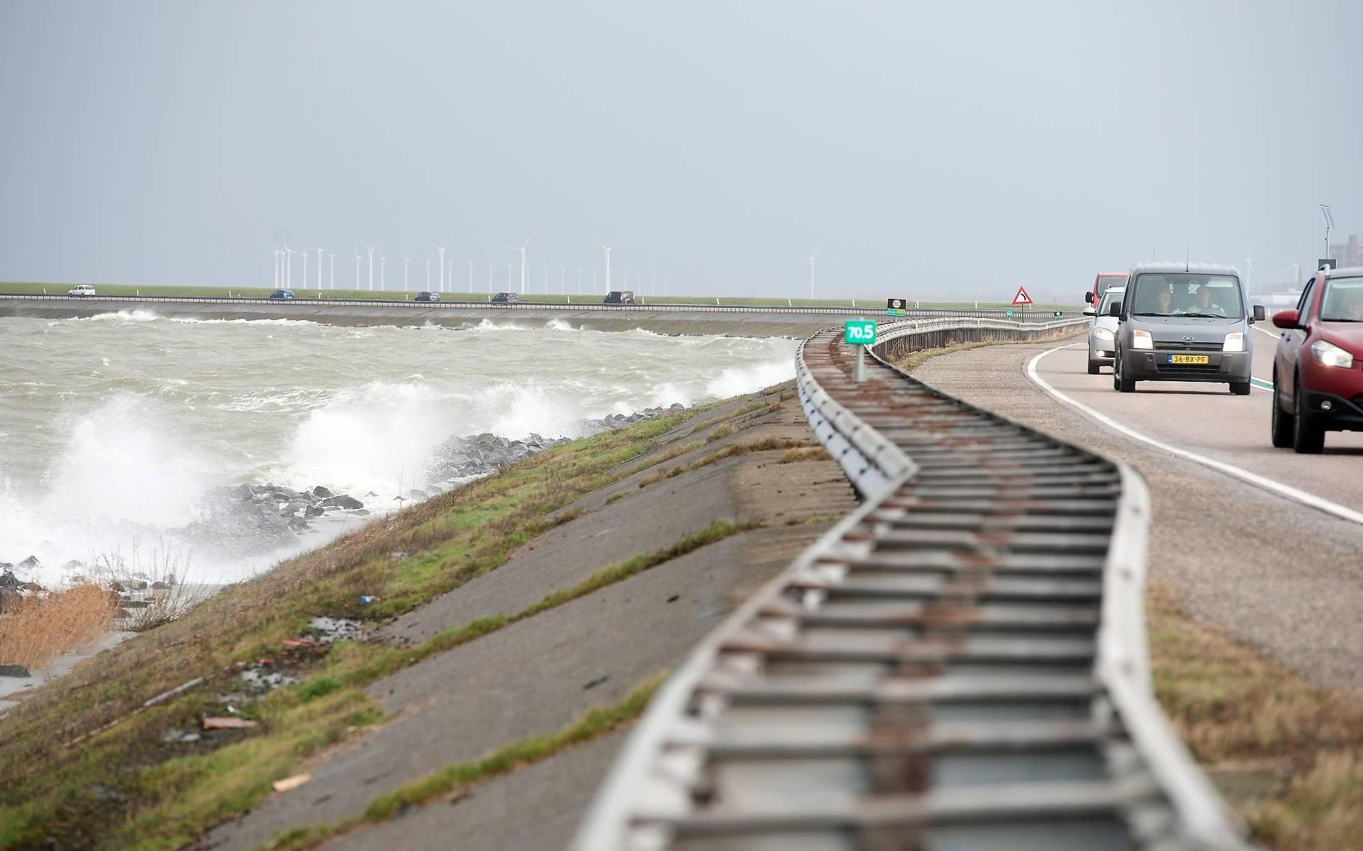 Dijk Lelystad-Enkhuizen weer open voor vrachtverkeer - Dagblad van het