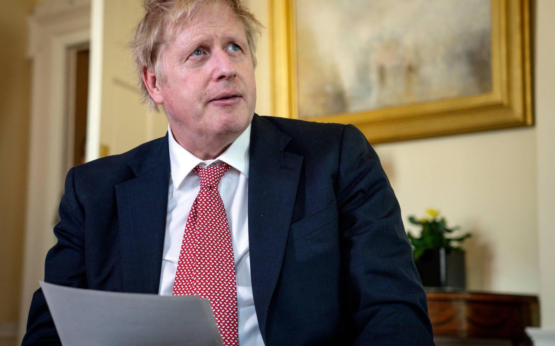 Britse premier Johnson terug in ambtswoning Downing Street 10