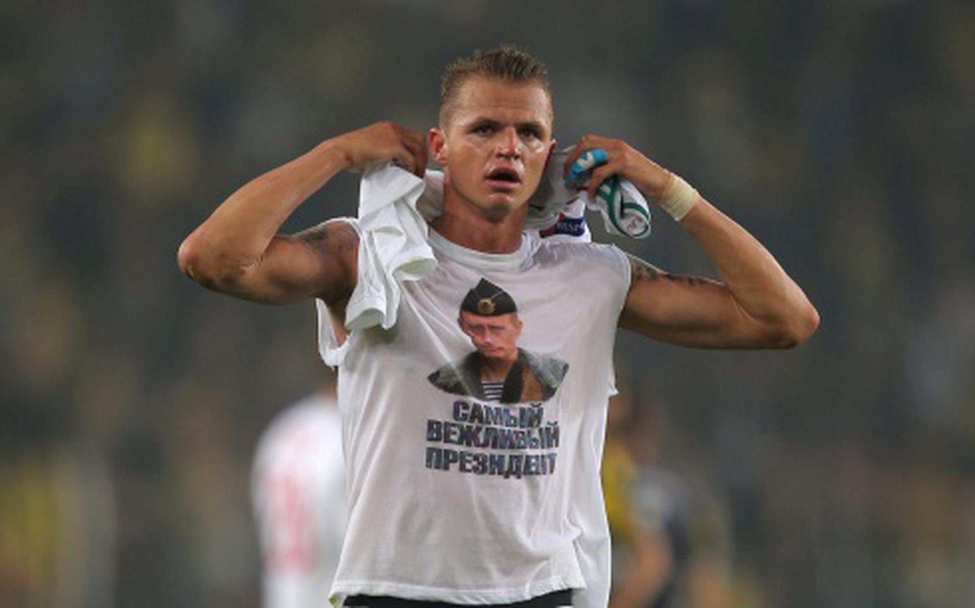 Ook UEFA beboet Tarasov voor Poetin-shirt