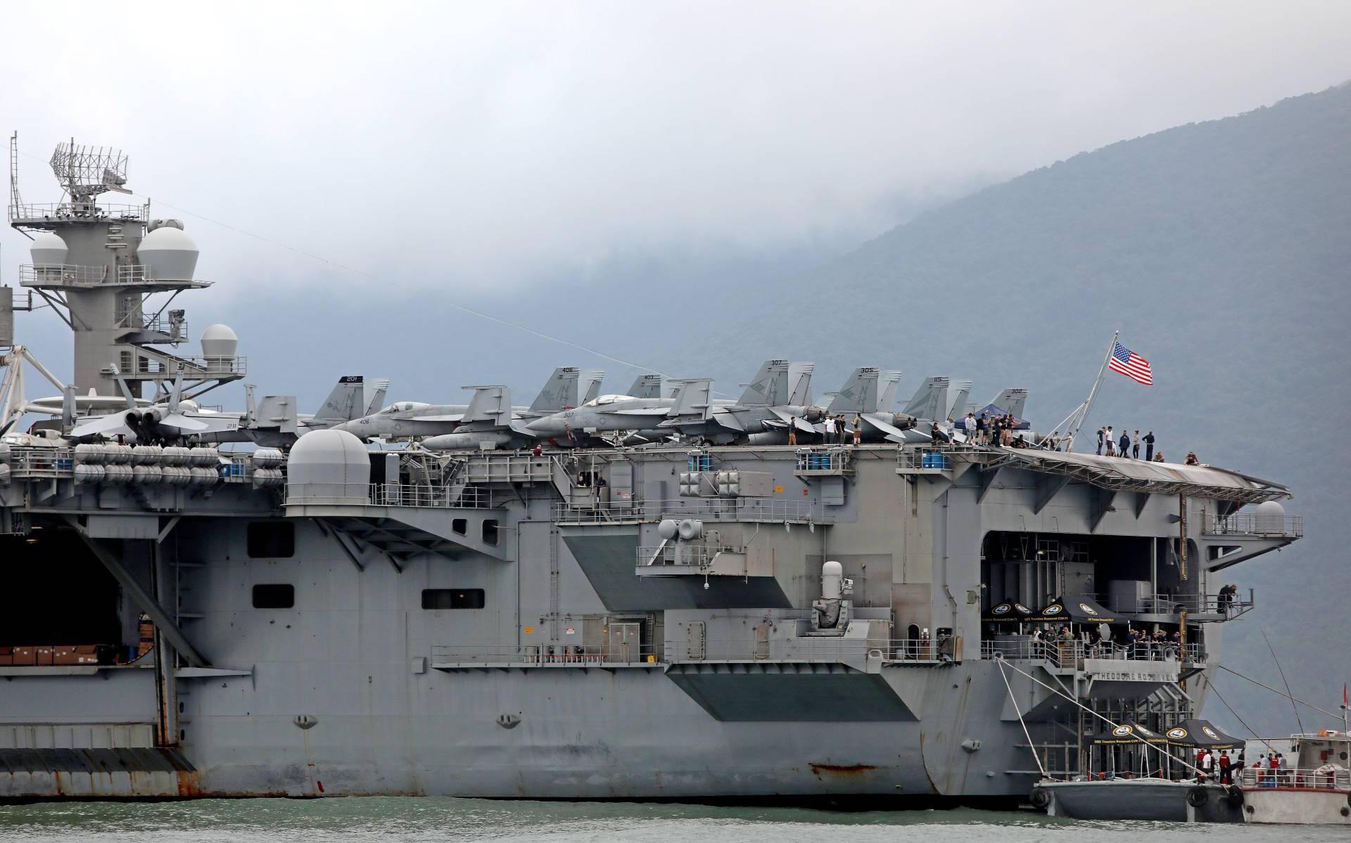 'Marine VS wil ontslag kapitein vliegdekschip terugdraaien'