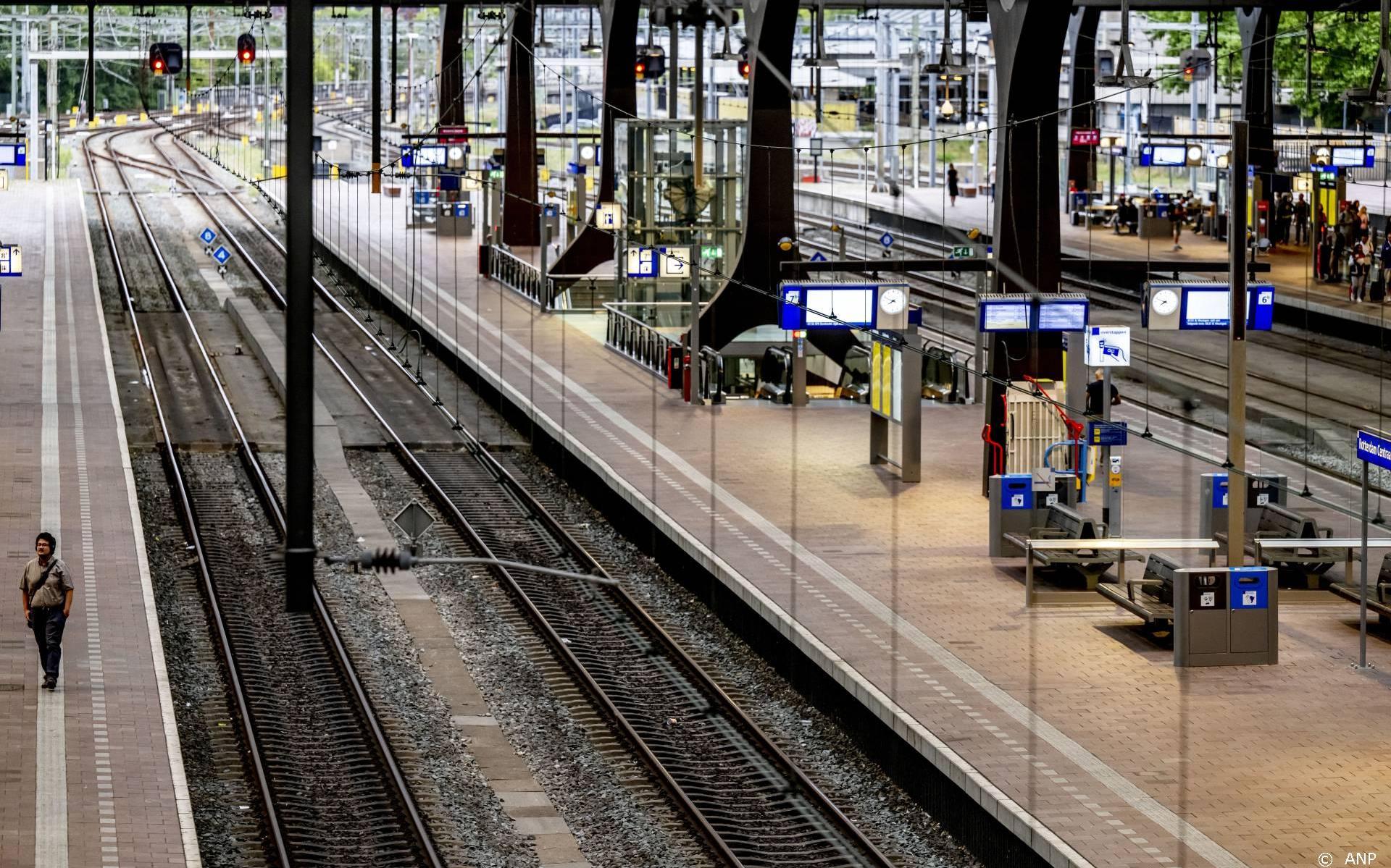 Rover roept bonden en NS op tot zaken te komen over cao - Dagblad van het Noorden