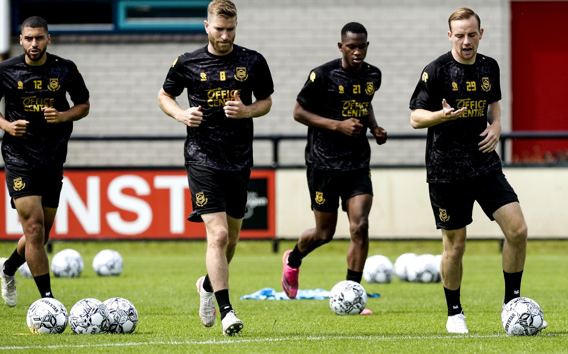 Stelling van de dag: In vergelijking met andere topsporten wordt het voetbal overgewaardeerd - Dagbl