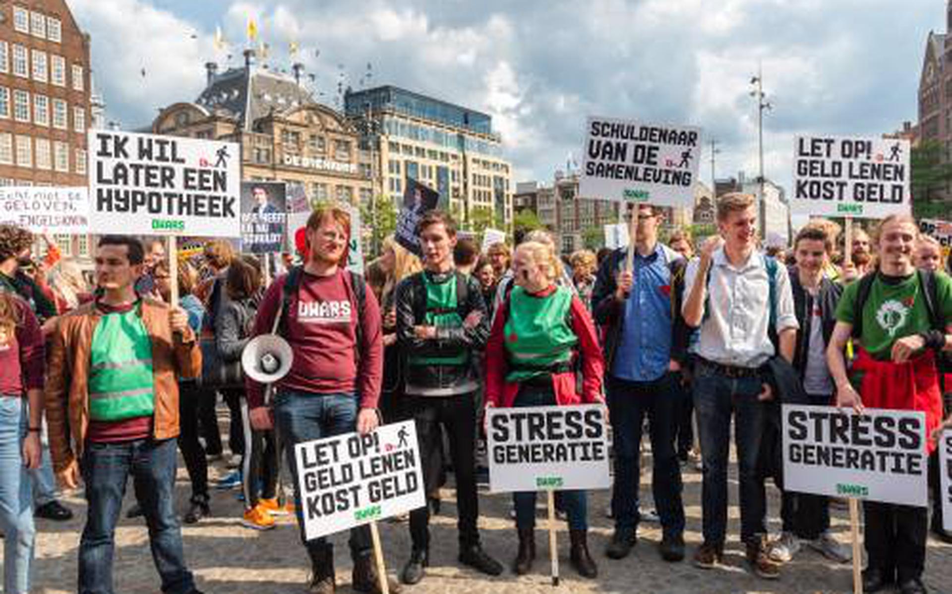 Academisch jaar start met protest Dagblad van het Noorden