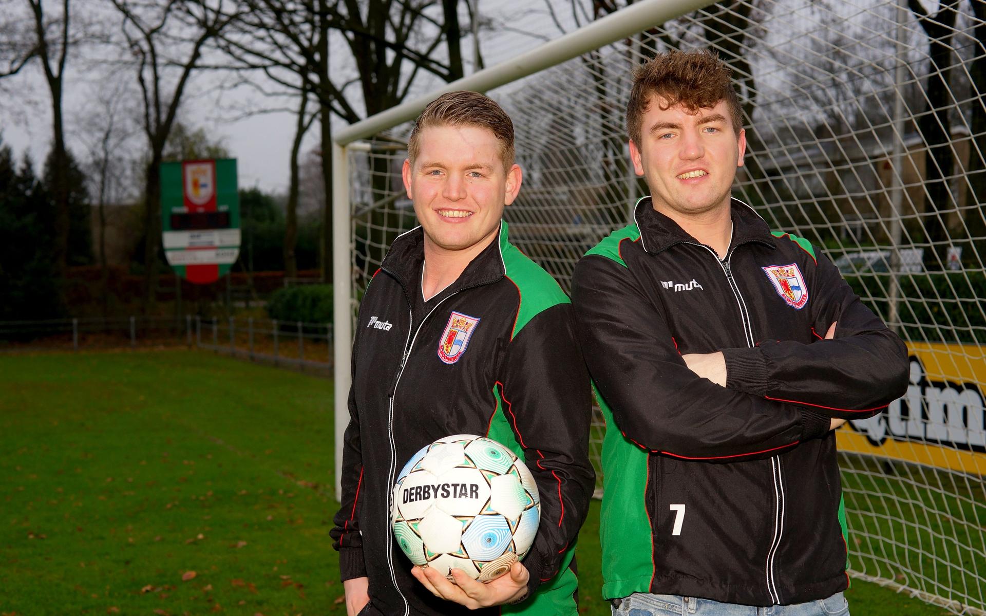 Voetballende broers Leon (26) en Chiel (24) uit Nieuw-Schoonebeek zijn ...