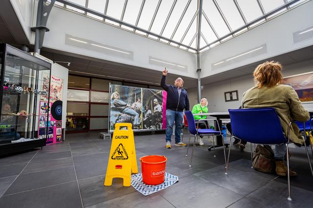 Vergadert college Pekela binnenkort in de woonkamer van Jaap Kuin? ‘Geen grapje’