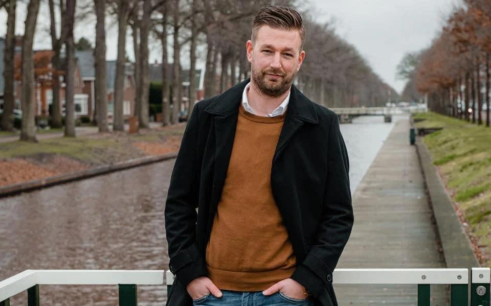 Kuper is sinds 2022 wethouder in de gemeente Westerwolde en was daarvoor actief als raadslid. 