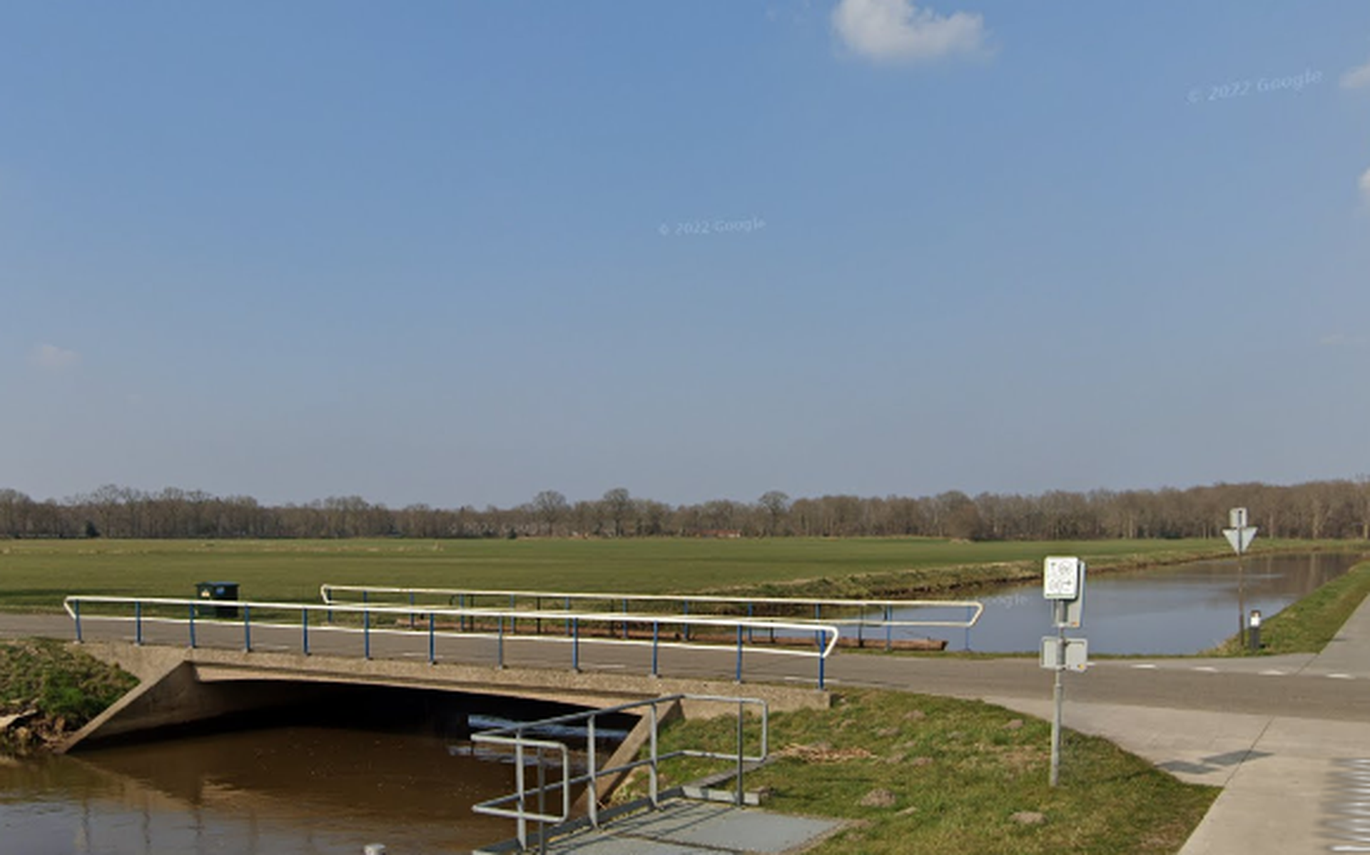 De afgekeurde brug aan de Ossenweideweg bij Havelte.