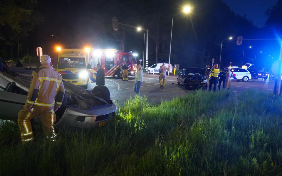Twee auto’s betrokken bij botsing in Emmen.