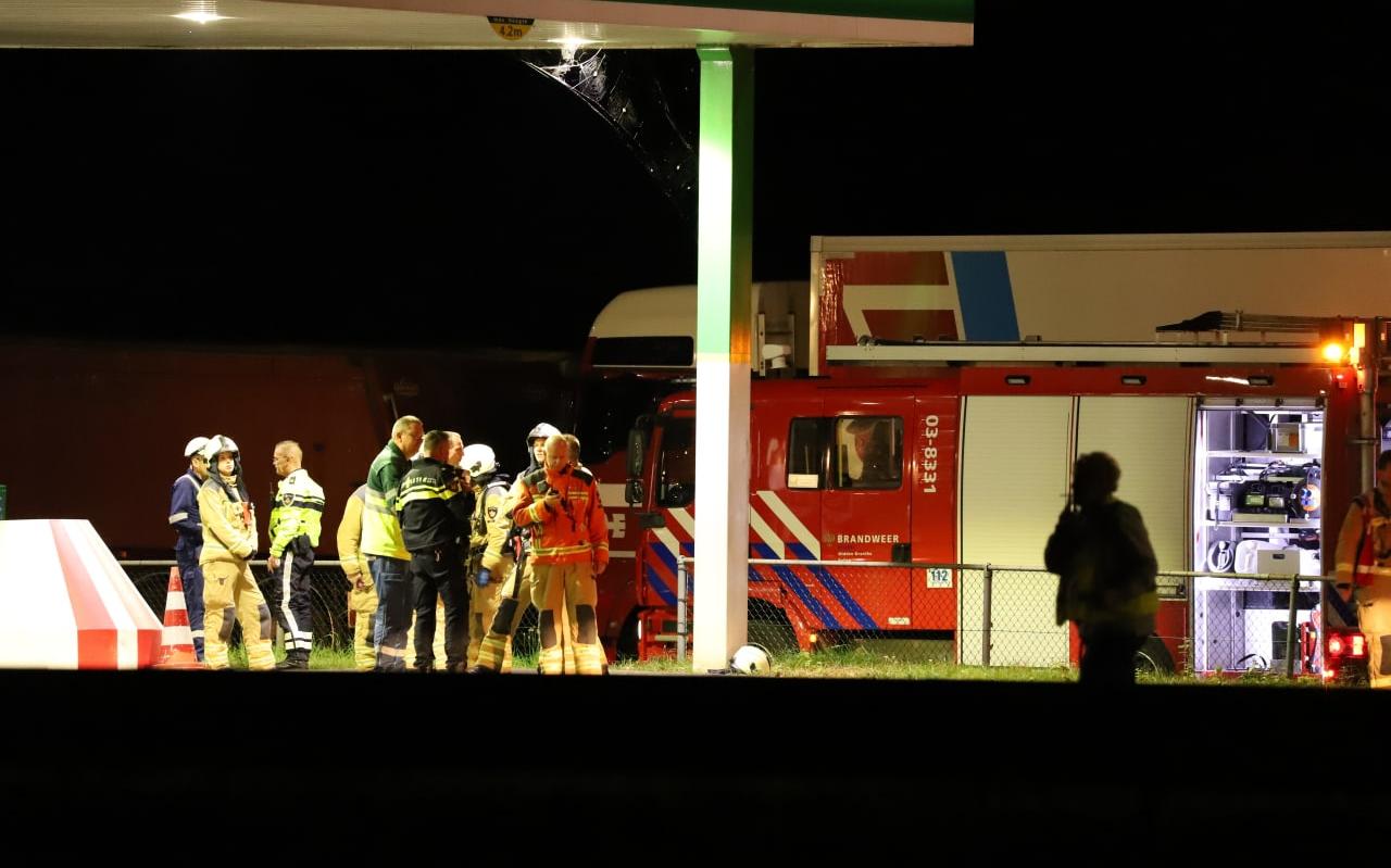 Tankstation langs A28 bij Beilen afgesloten vanwege lekkende tankwagen met gevaarlijke stoffen, NL-a