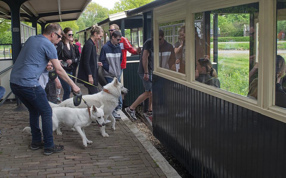 Het mooie voorjaarsweer in mei 2022 lokte veel toeristen naar attractieparken in Drenthe. 